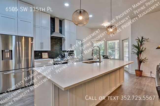 Building Photo - 6505 SW 135 Pl