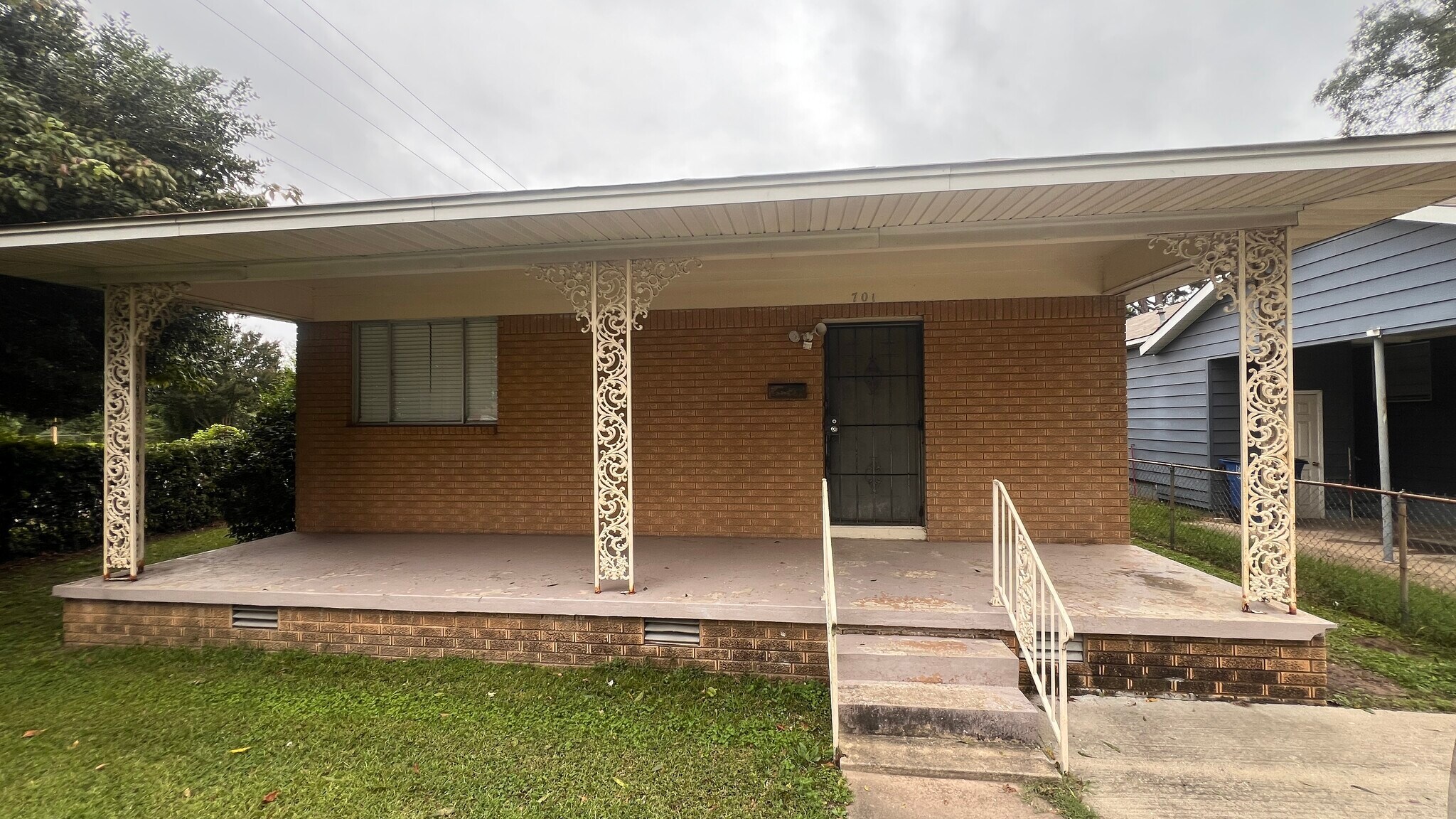 Building Photo - 701 Hickory St