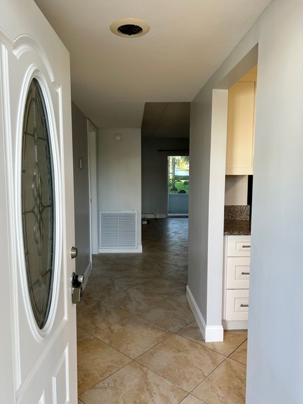 Building Photo - 2300 NE 1st Ln