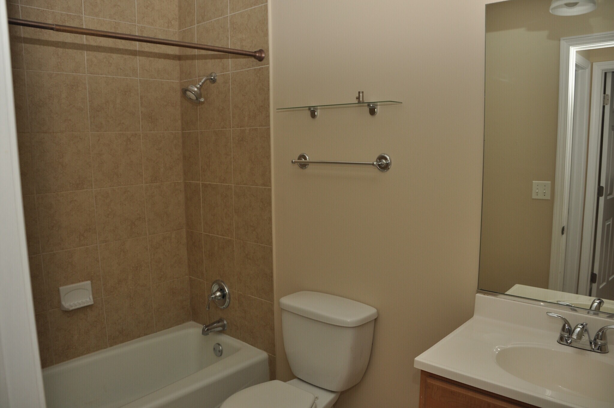 Building Photo - 615 Terry Ct