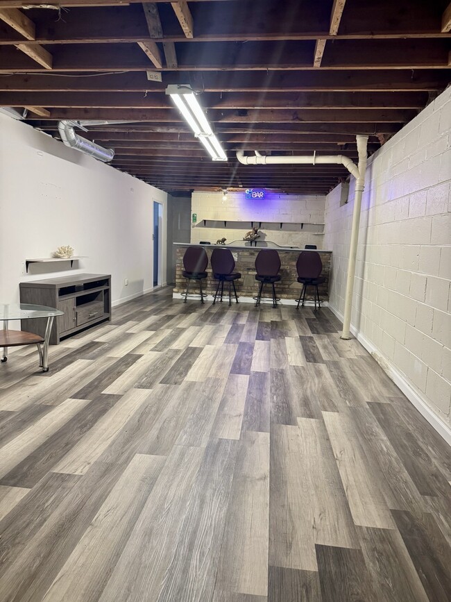 Building Photo - 816 S 115th St