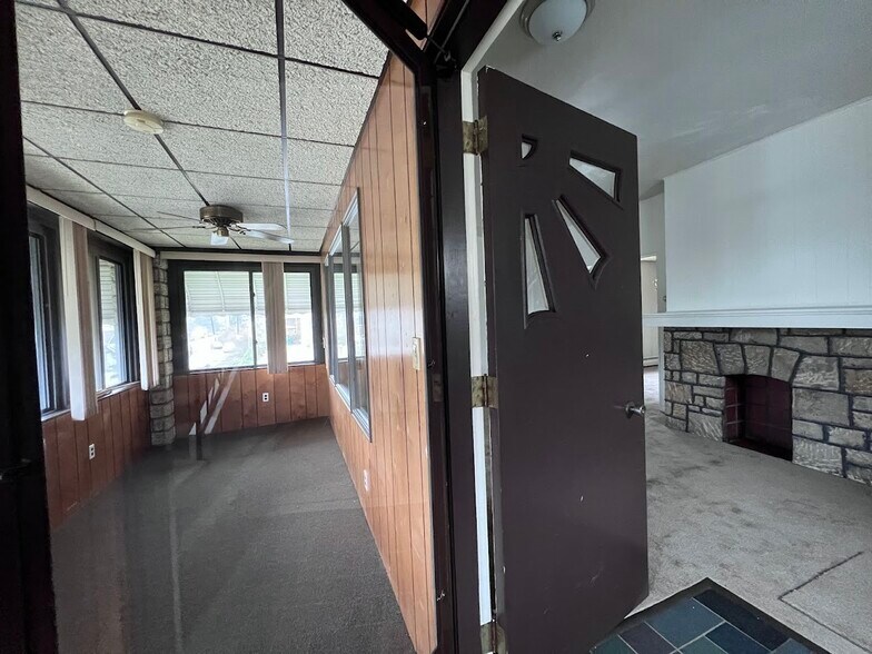 Building Photo - 304 Marie St