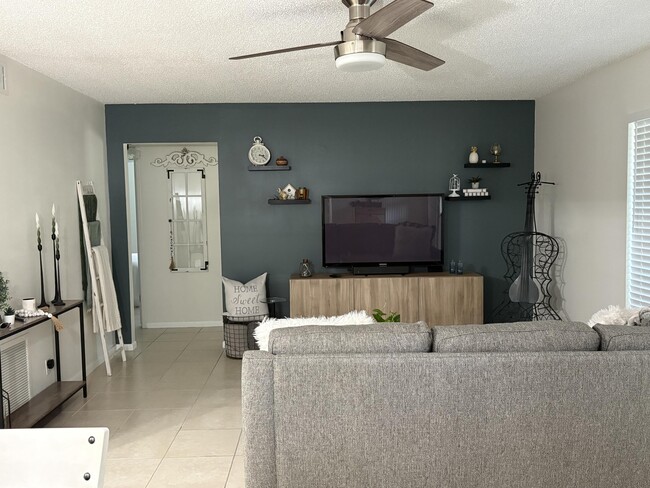 Building Photo - 330 Knotty Pine Cir