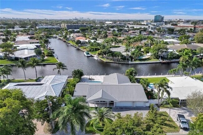 Building Photo - 2830 NE 55th St