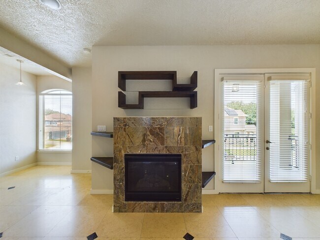 Building Photo - 2611 Lawrence St