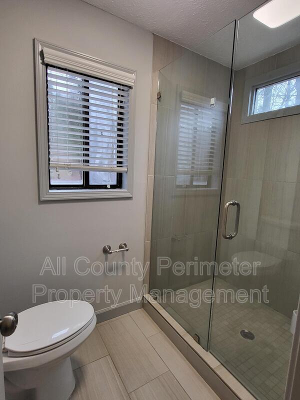 Building Photo - 2571 Rocky Springs Dr NE