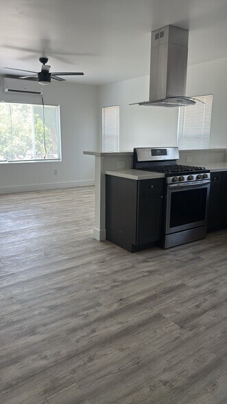 Building Photo - 4606 S Normandie Ave