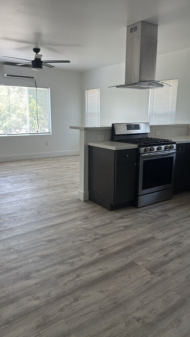 Building Photo - 4606 S Normandie Ave