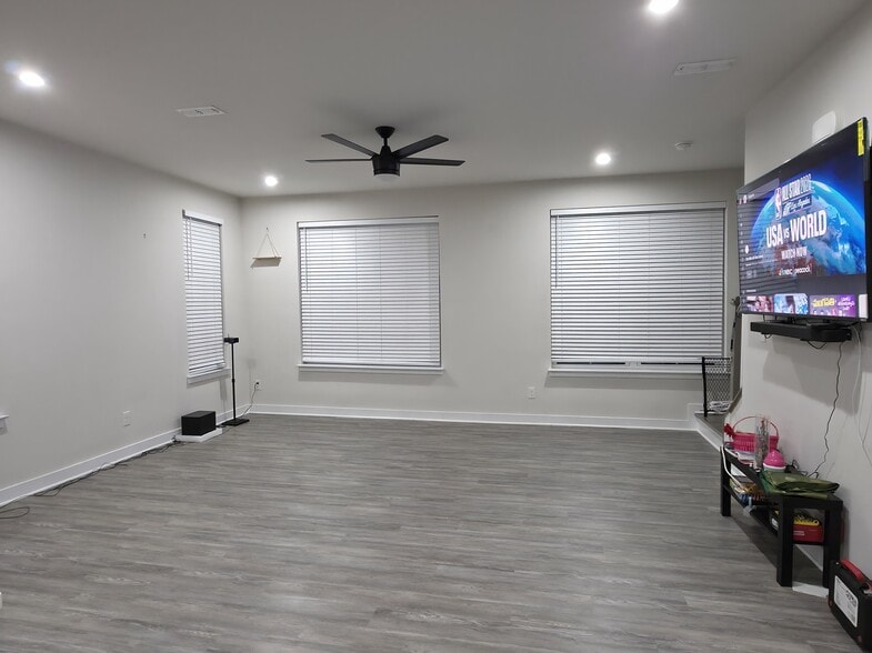 Building Photo - 9773 Oaklawn Blvd NW