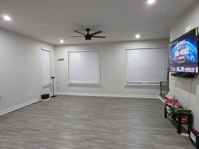 Building Photo - 9773 Oaklawn Blvd NW