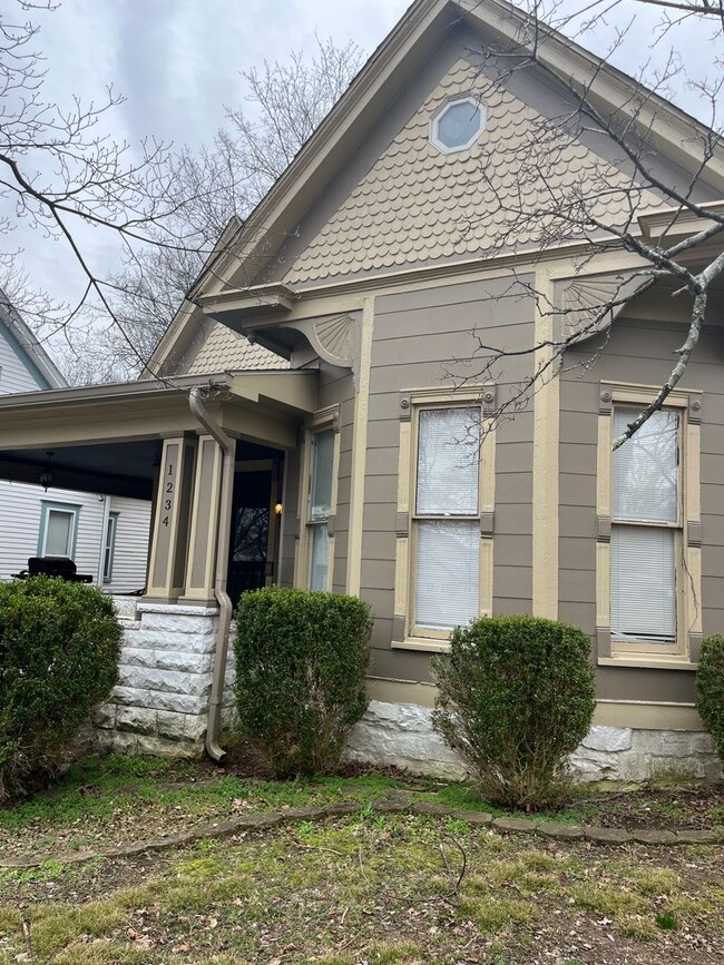 Building Photo - 1234 Park St