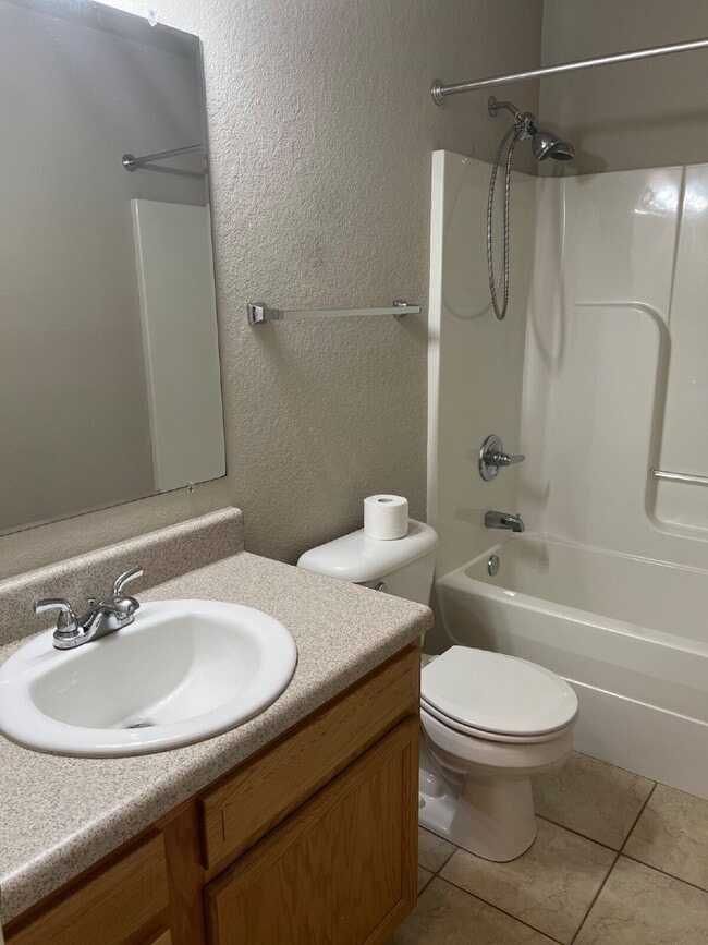 Building Photo - "Charming 3-Bedroom Home with 2 Full Baths in Fort Smith – Perfect Blend of Space and Comfort!"