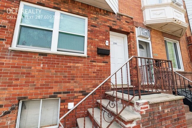 Building Photo - 2205 S 20th St