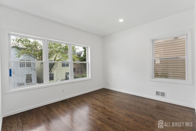 Building Photo - 914 Bergen St