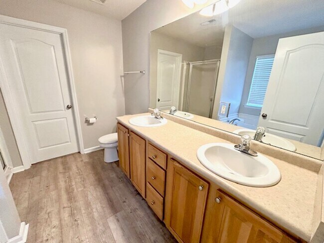 Building Photo - Coming soon! 10/10 Charming 3-bedroom bric...