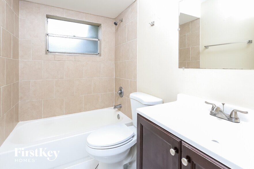 Building Photo - 1035 Cameo Cir