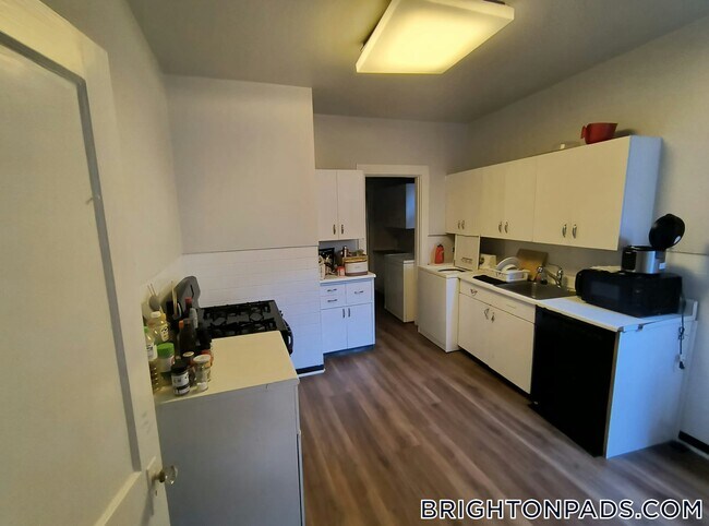 Building Photo - 11 Atkins St