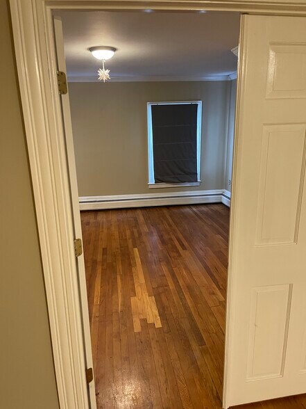 Building Photo - 378 W Main St