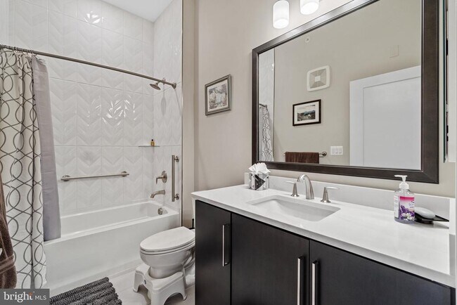 Building Photo - 5 Stationmaster St SE