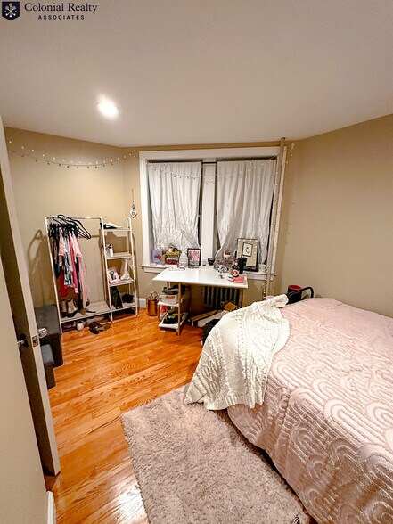 Building Photo - 72 Egmont St