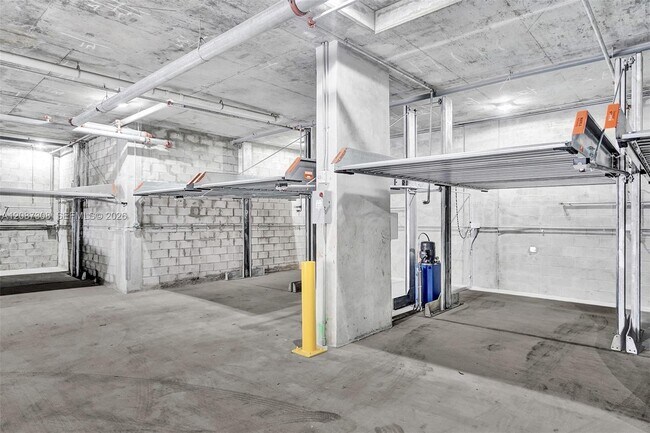 Building Photo - 612 Bayshore Dr