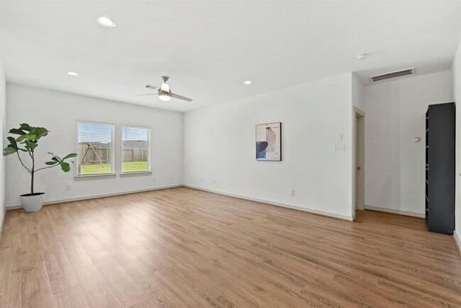 Building Photo - 29627 Ella Larchmont Ct
