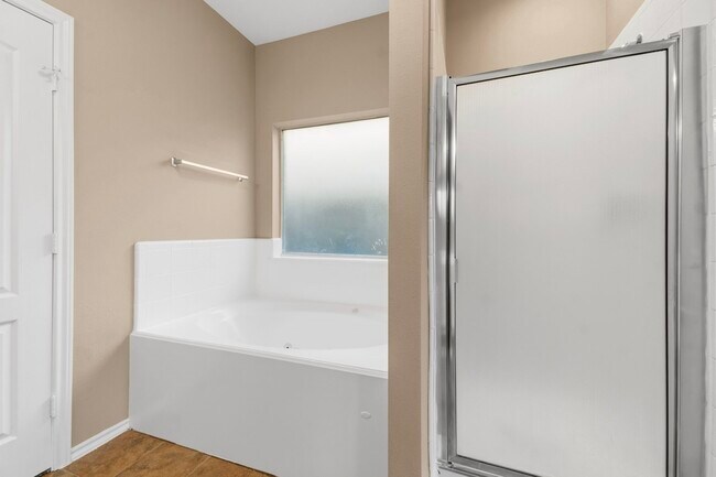 Building Photo - 11822 Green Willow Falls Dr