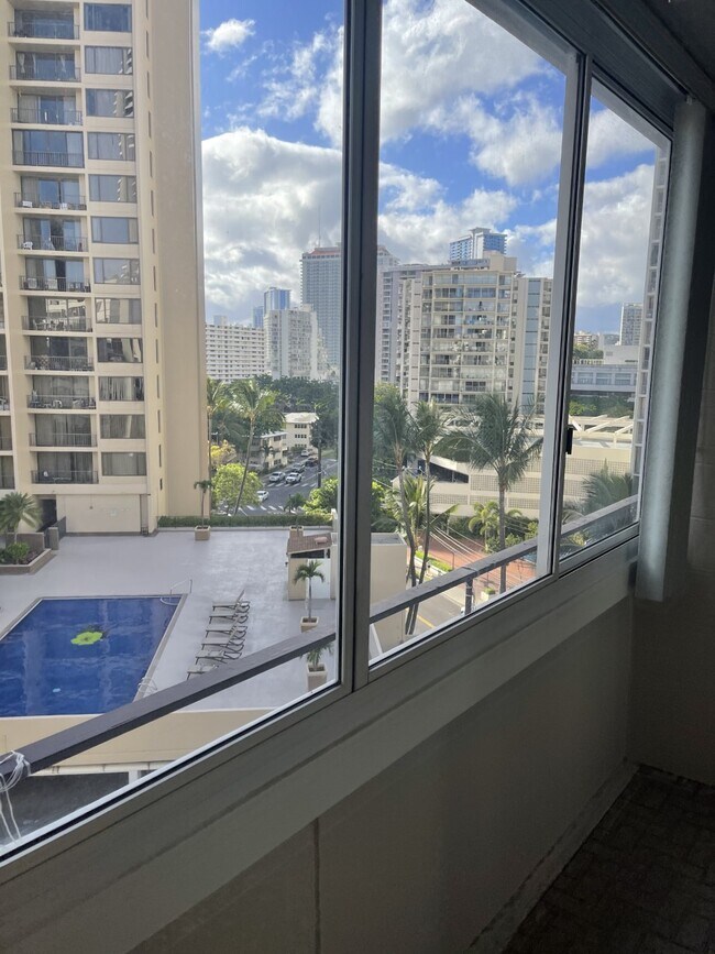 Building Photo - 425 Ena Rd