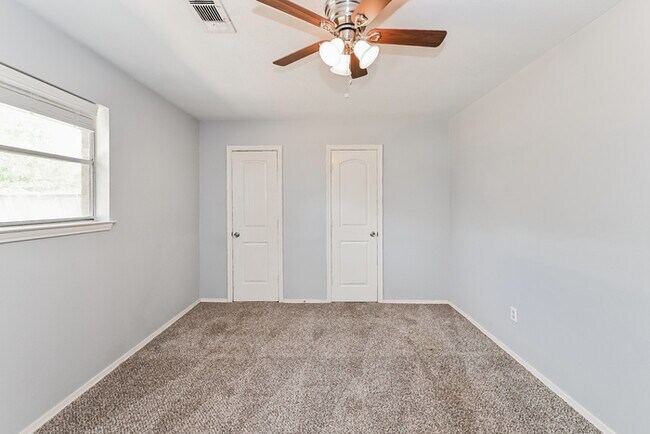Building Photo - 7126 Kings Dr