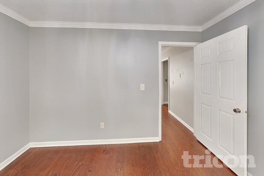 Building Photo - 4981 Brownwood Dr