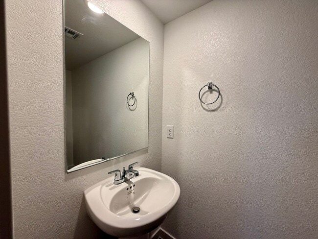 Building Photo - BRAND NEW 3 BED 2.5 BATH 2 CAR GARAGE TOWNHOUSE W/ LOFT IN CADENCE COMMUNITY