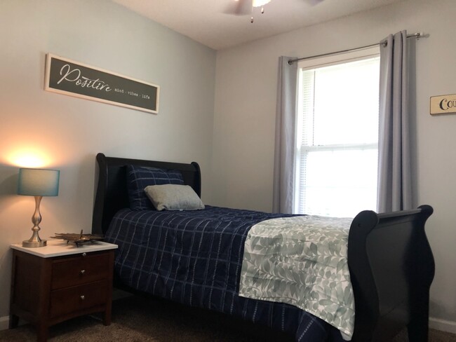 Third bedroom with twin bed - 217 Waterford Dr