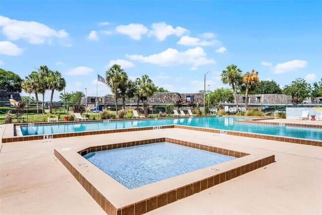 Building Photo - 2bd 2bath newly remodeled townhouse - Avai...