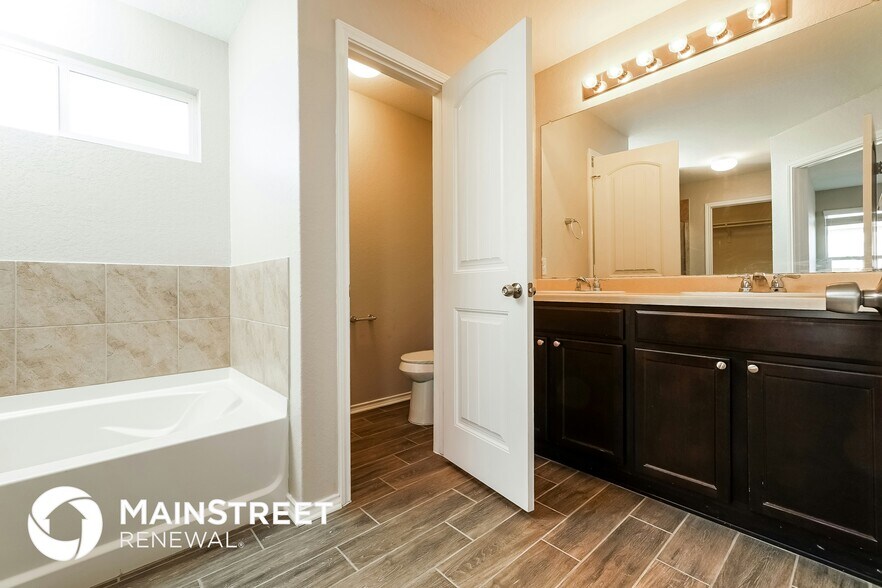 Building Photo - 1723 Aspen Silver