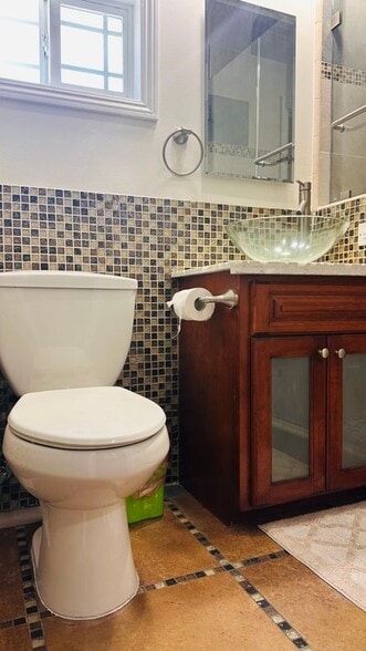 Building Photo - 1255 E 88th Pl