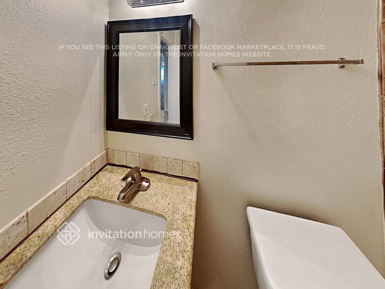 Building Photo - 19607 Lake Hollow Ln