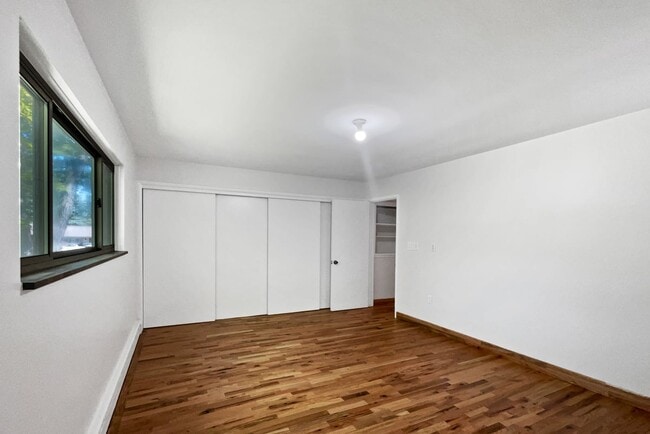 Building Photo - 2633 Hickory Ct