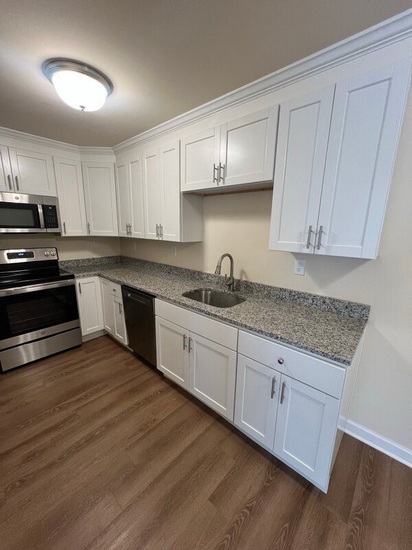 Building Photo - 540 Northend Dr