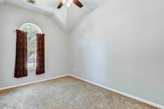 Building Photo - 16111 Castlegrove Ct