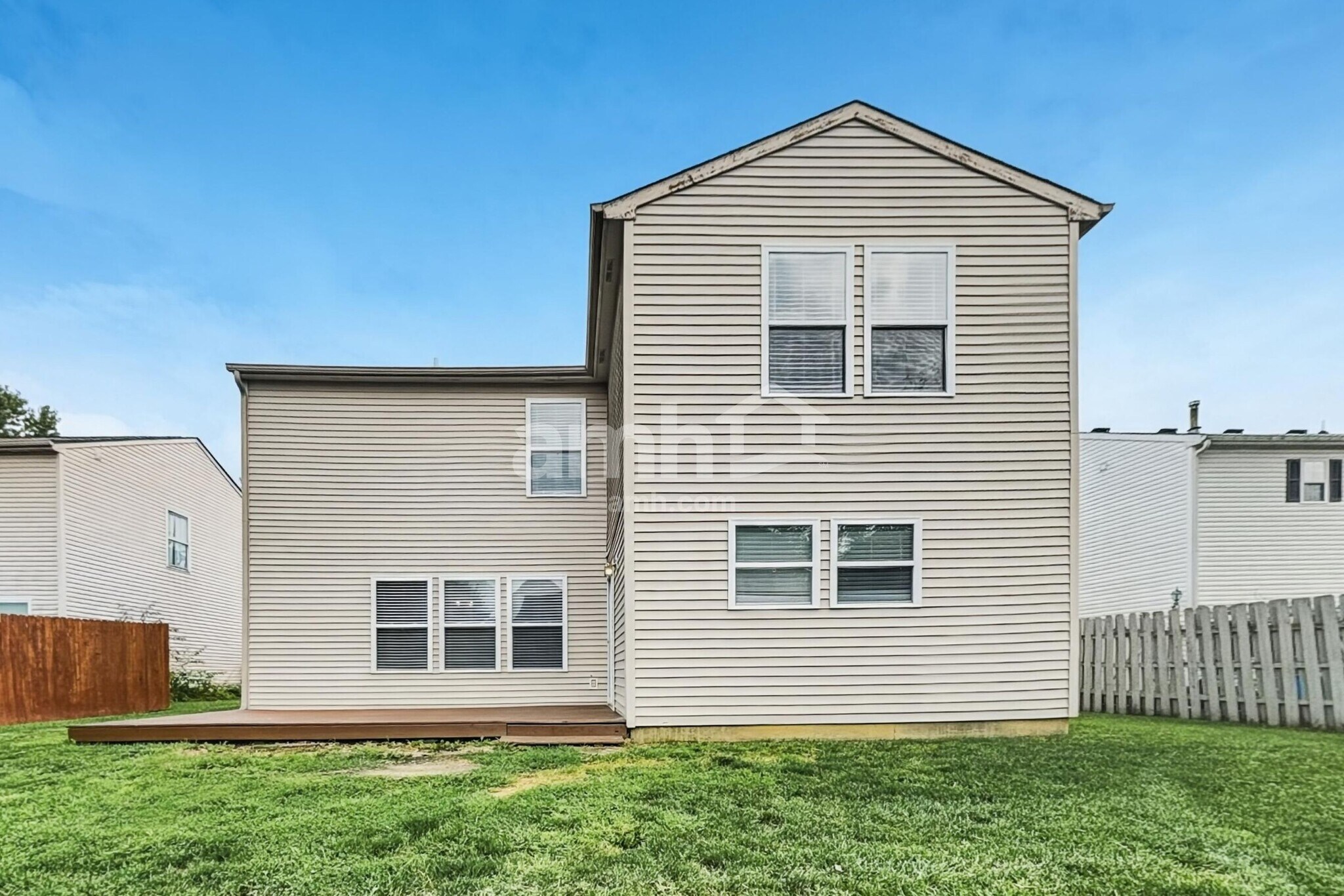 Building Photo - 2324 Shadowbrook Dr