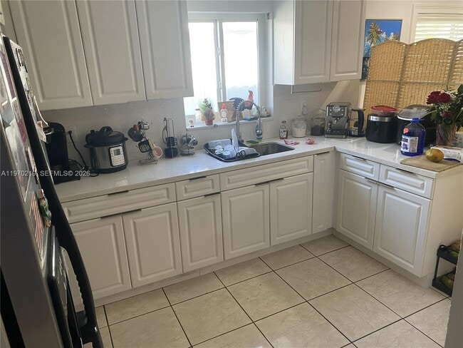 Building Photo - 3251 SW 67th Ave