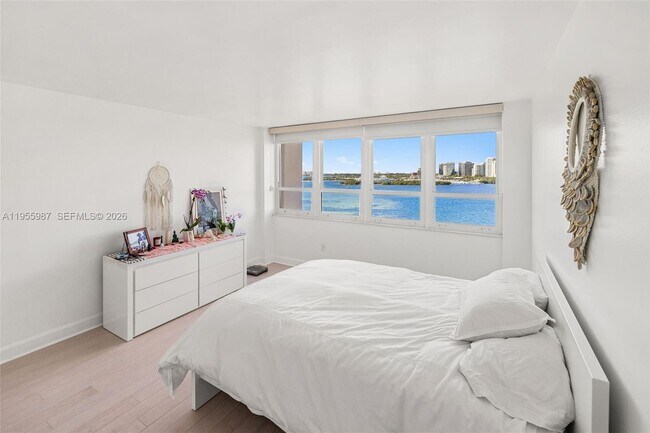 Building Photo - 1 Grove Isle Dr