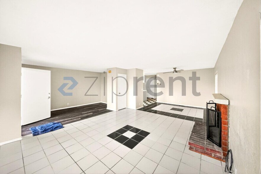 Building Photo - 1858 Park Cir Dr