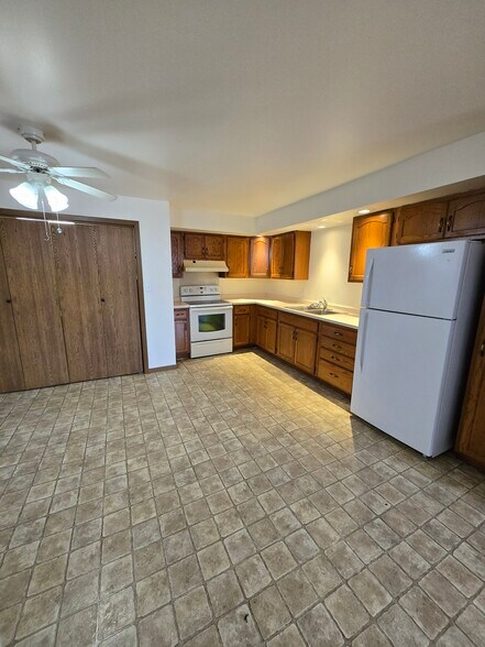 Building Photo - 1324 W Main St