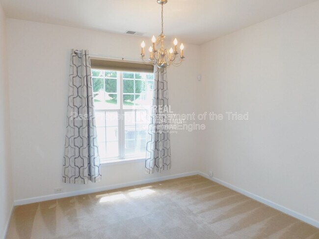 Building Photo - 1017 Hawick Dr