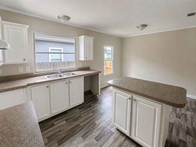Building Photo - 11926 Greensbrook Forest Dr