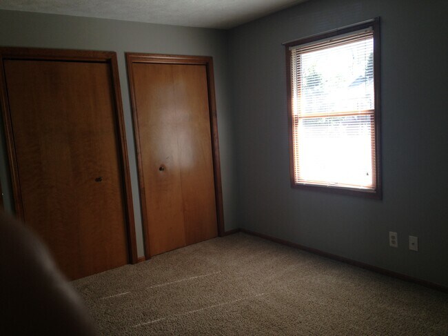 Building Photo - 4194 Ivanrest Ave SW