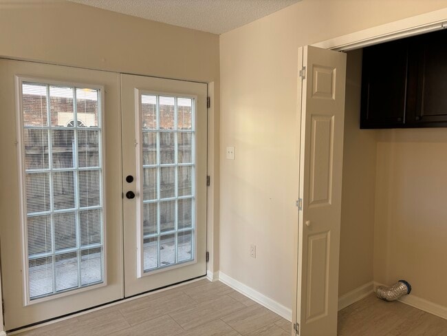 Building Photo - 4513 Tabony St