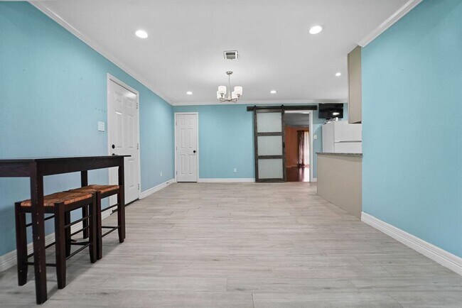 Building Photo - 2210 San Jacinto Dr
