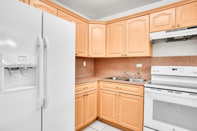 Building Photo - 8990 SW 24th St